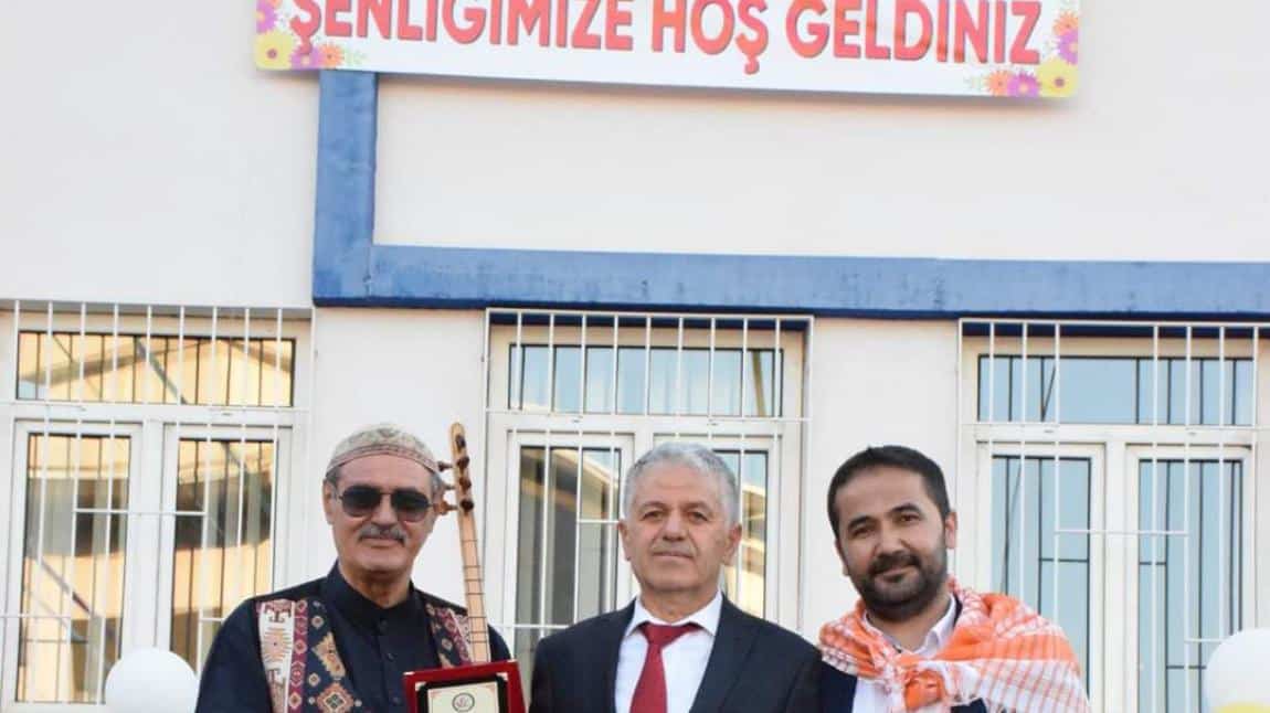 Turgay Mersin Ortaokulu olarak  45.yılımızı büyük bir bahar şenliği ile kutladık. 