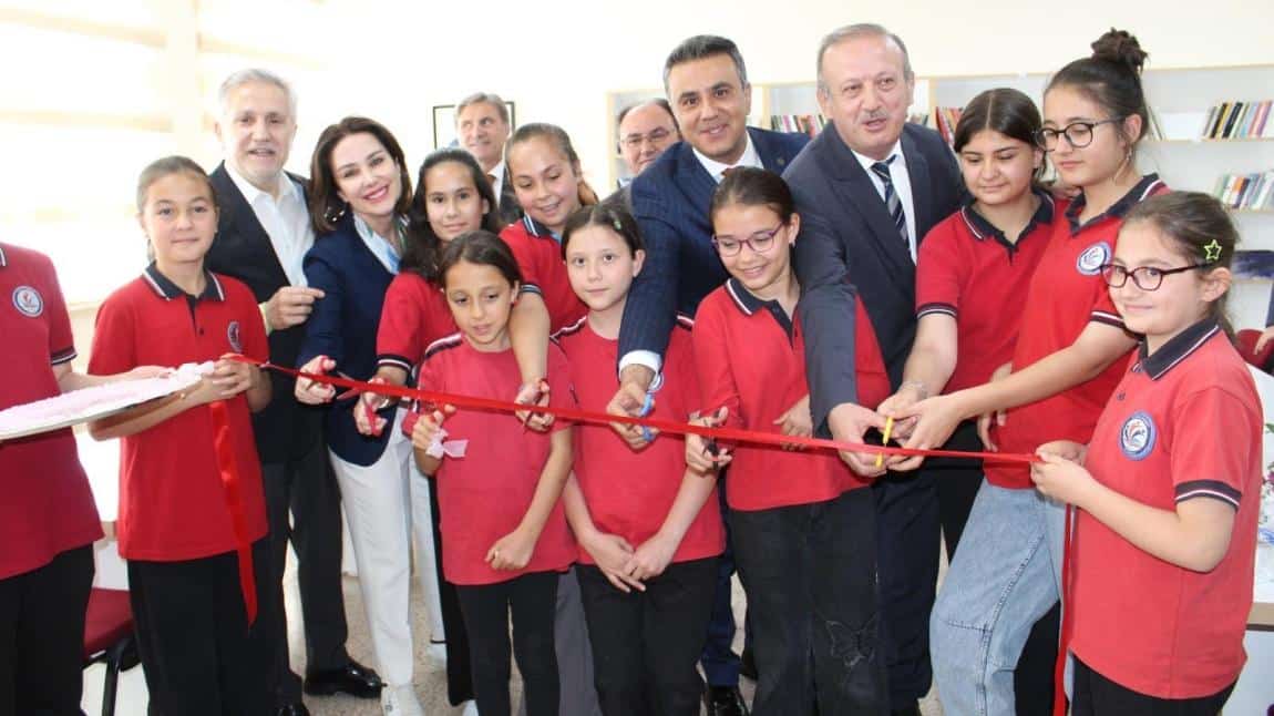Görsel Sanatlar ve Teknoloji Tasarım Sergisi ile Kütüphane Açılışı